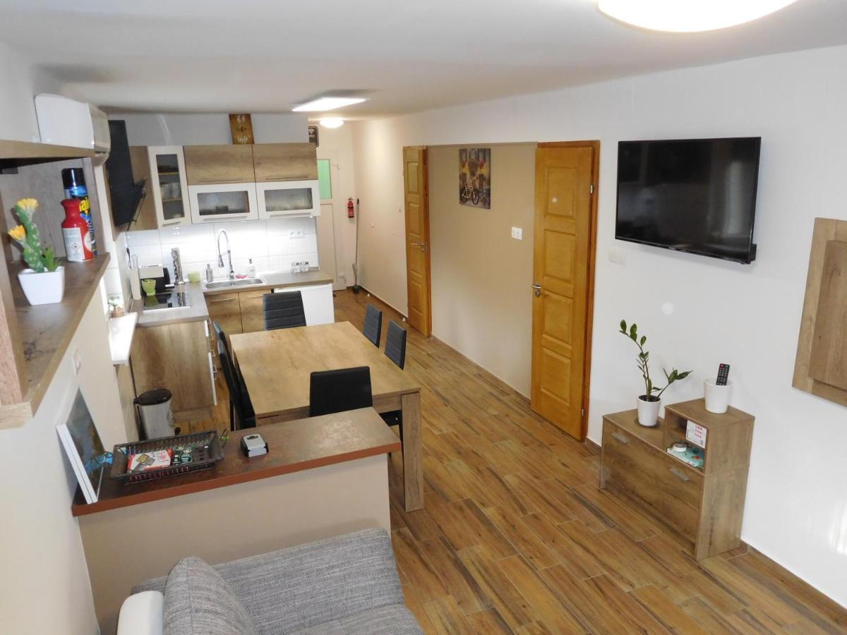 Golden Apartman Orosháza Exteriör bild